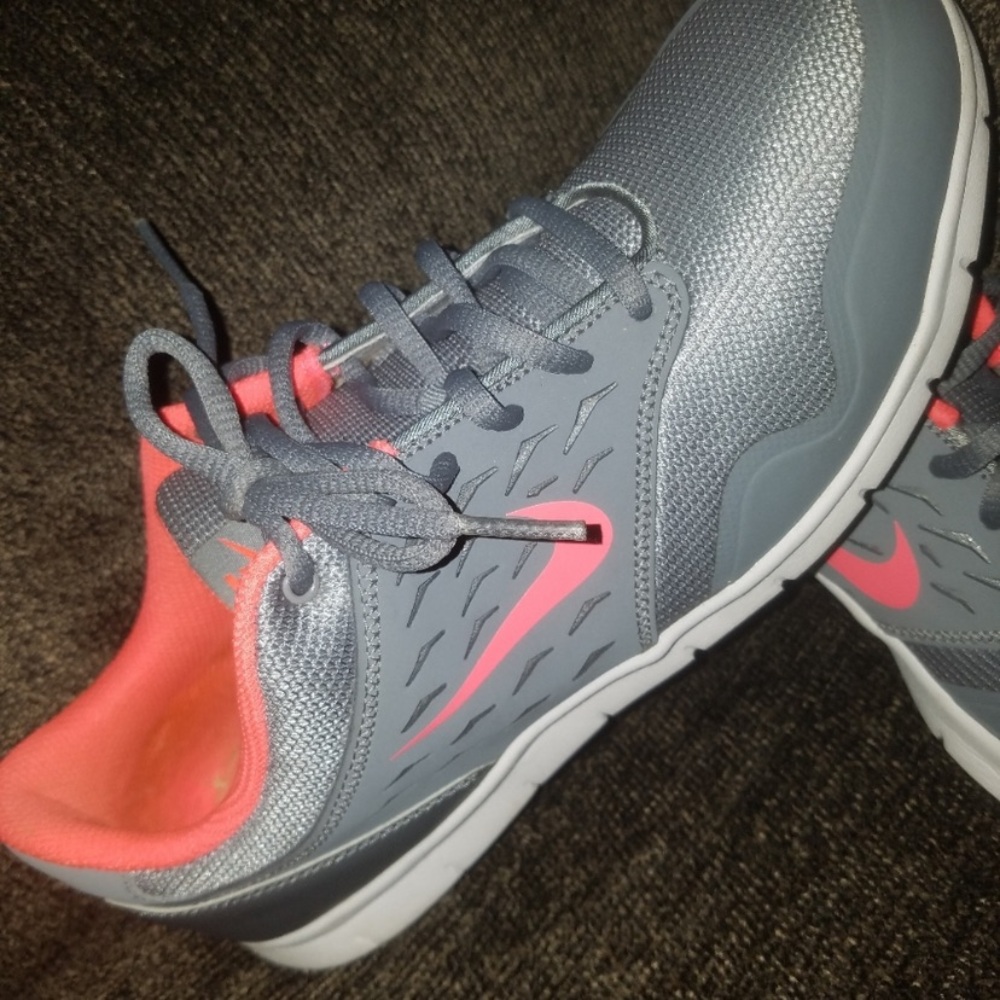 Nike Sneaker - Picture 5 of 7
